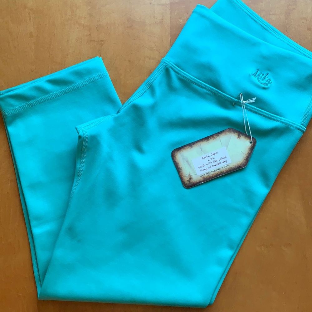 NWT Misses Mika Yoga Wear Capri Leggings Workout